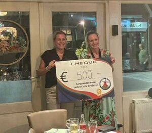 Ladies Circle Suydevelt deelt Cheque uit